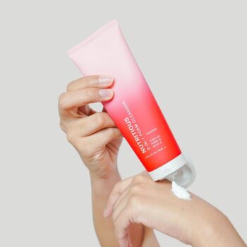 Estee Lauder Nutritious 2-in-1 Foam Cleanser - Image 3